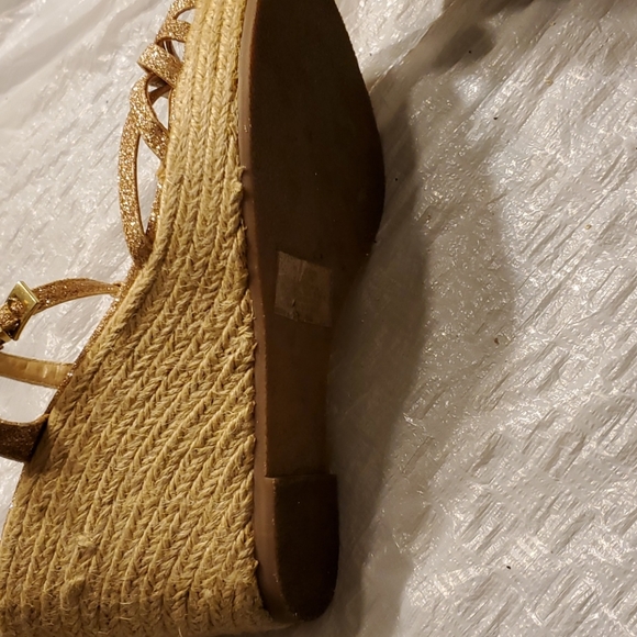 Sparkly Gold Wedges Size 9 - Picture 6 of 8